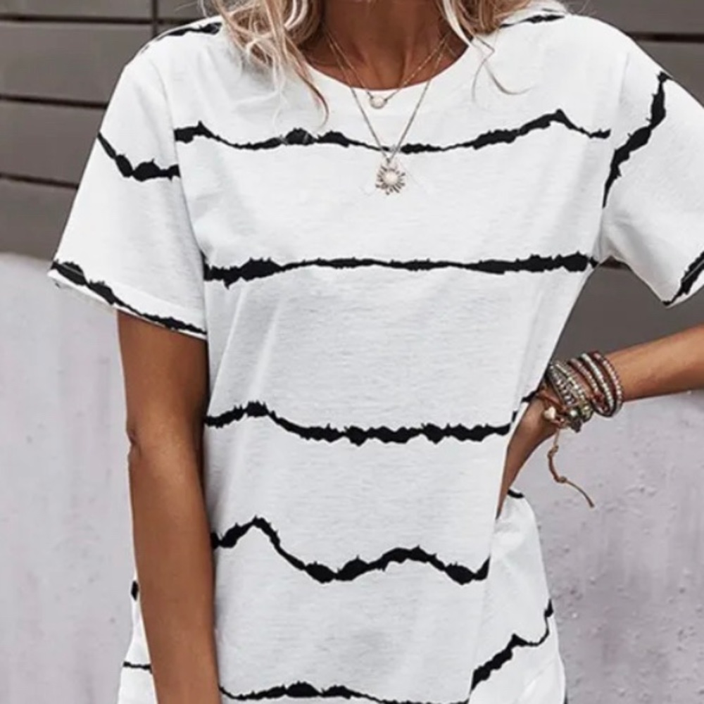 Cute white and black stripe shirt sleeved shirt